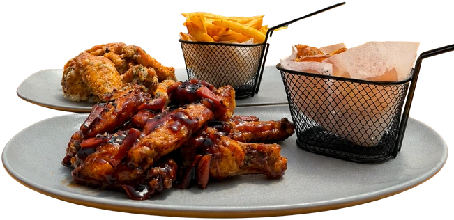 Alitas Akahai con papas fritas